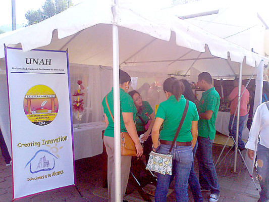 Universitarios emprendedores instalan sus empresas en el centro de Tegucigalpa