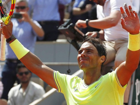 Nadal avanza sin problemas en Francia; Wozniacki queda fuera