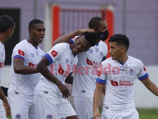 Olimpia goleó 3-0 a Real Sociedad en Tocoa en su debut en el Apertura