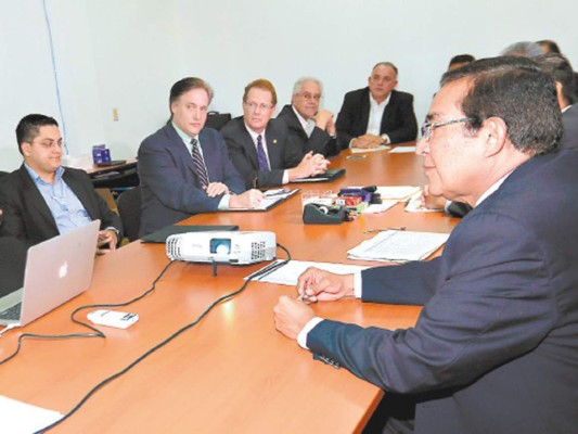 Embajador de EE UU conoce el proceso de elección de la CSJ