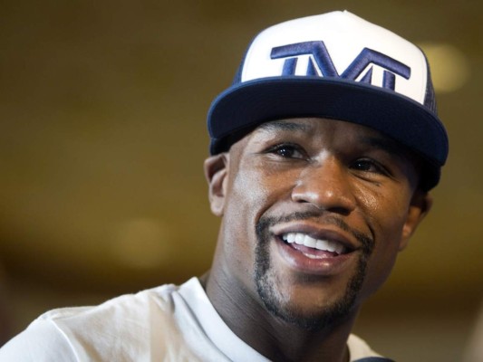 Novios celosos queman camioneta de Floyd Mayweather