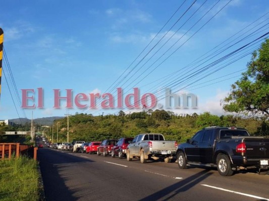 Caos y desesperación: Enormes filas en Campo de Parada Marte para recibir vacuna anticovid