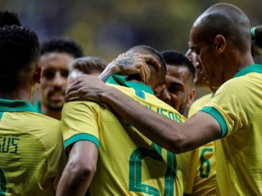 Neymar se lesiona, pero Brasil vence a Catar en amistoso  