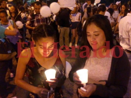 Emotivo homenaje a Silvia Vanessa Izaguirre, la estudiante asesinada en Trujillo