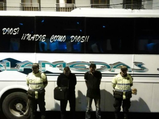 Autobuses de hinchas de Colombia llevaban media tonelada de cocaína a Chile