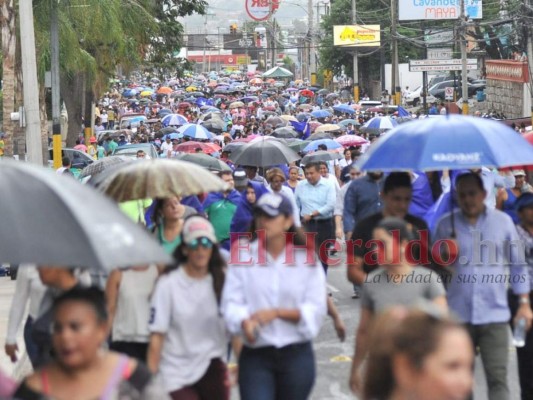 Nacionalistas marchan en Tegucigalpa en apoyo a Juan Orlando Hernández
