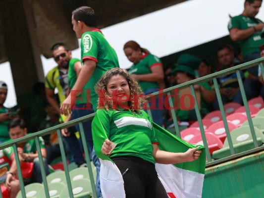 FOTOS: La belleza femenina dice presente en la gran final Marathón vs Motagua en el Yankel