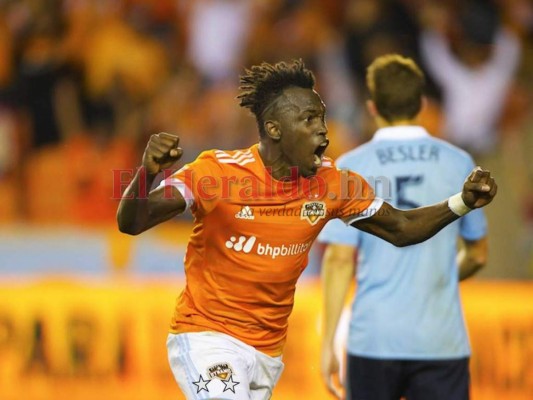 Alberth Elis golea en el triunfo del Houston Dynamo