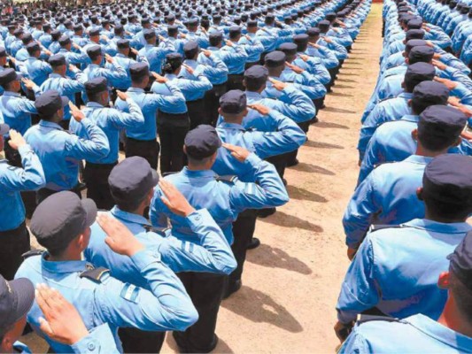 Los rostros de los policías detenidos con drogas y armas en Olancho