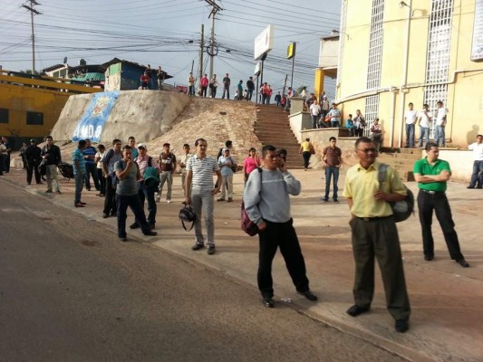 Transportistas paralizan buses y taxis en la capital de Honduras