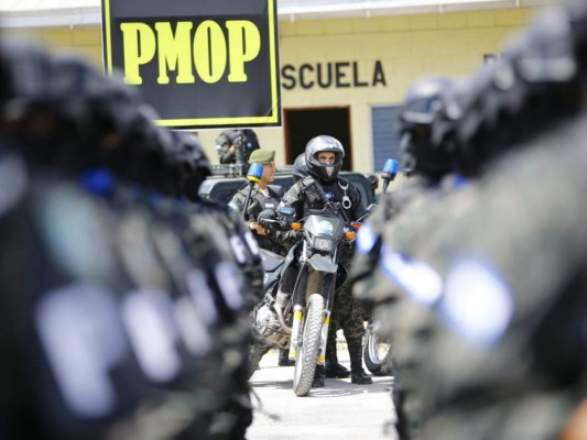 Presidente Hernández participa en celebración del quinto aniversario de la Policía Militar