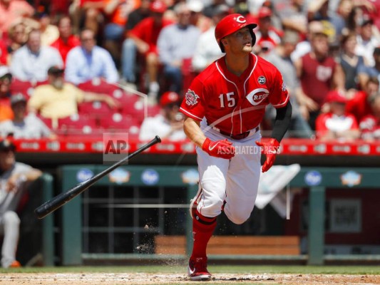 Tras demora por enjambre de abejas, Rojos vencen a Gigantes