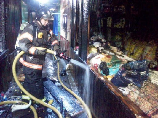 Comayagüela: Incendio consume 10 puestos en el mercado San Isidro