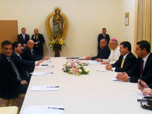 Paraguay: Senado paralizado y oposición abandona diálogo por reelección