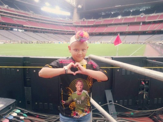 La niña hondureña que adora al Chicharito Hernández