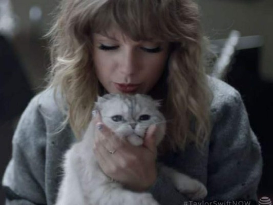 Taylor Swift deja atrás su apariencia angelical y sorprende al dejar poco a la imaginación