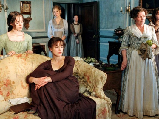 8. Orgullo y prejuicio: En la novela de Jane Austen del siglo XIX, la Sra. Bennet quiere casar a sus hijas con prósperos caballeros, incluido el recién llegado Sr. Darcy.