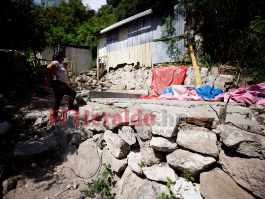Sin hogar, sin empleo y sin ayuda: una familia que sufre la crisis de Eta y Iota (FOTOS)