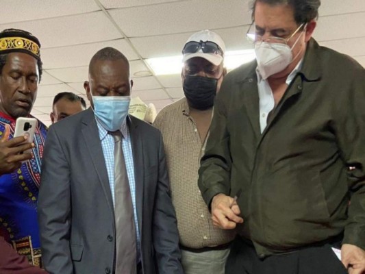 'Mel' Zelaya: Si hay algo que está afectado al pueblo, se hace la consulta