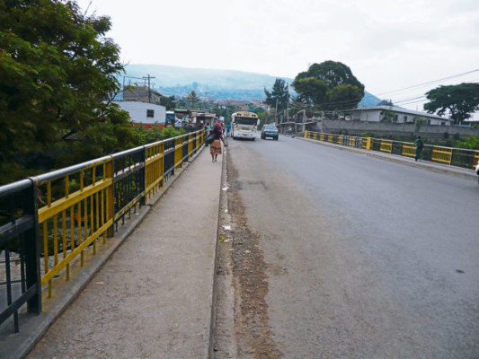 Desalojan carretilleros del puente de El Carrizal