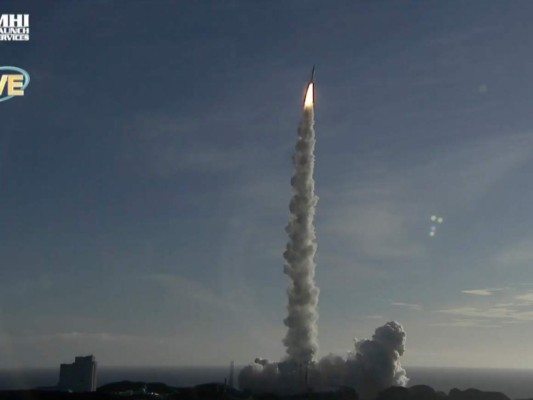 Nave de los Emiratos despega de Japón con rumbo a Marte