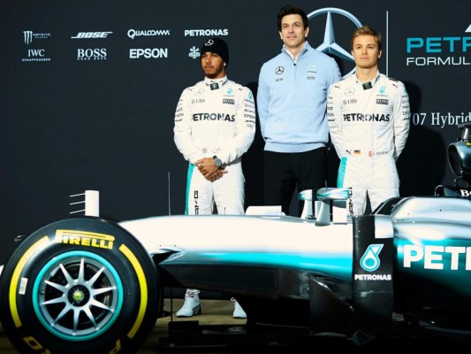 Hamilton domina sesión matutina en pruebas de la F1