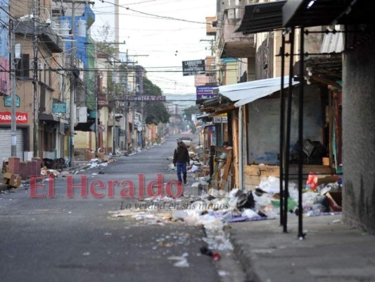 Recogen toneladas de basura producida en víspera del Año Nuevo en la capital (FOTOS)