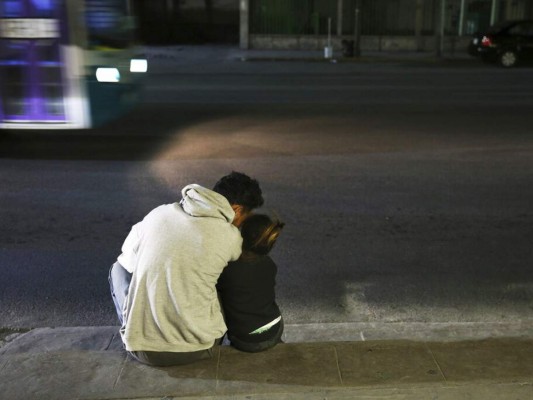 FOTOS: Migrantes con niños en brazos sin saber qué hacer tras retornar a México