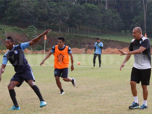 Wilmer Cruz nuevo DT del Honduras, tendrá su juego debut una vez más ante Olimpia