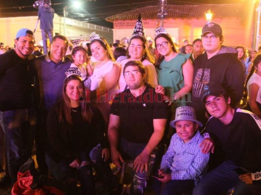 Comayagua dio la bienvenida al 2020 con fuegos artificiales y música en vivo