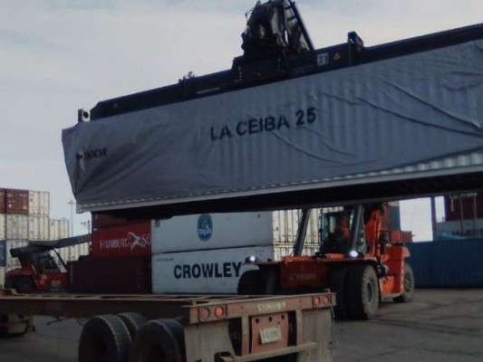 Salen los contenedores del hospital móvil hacia La Ceiba