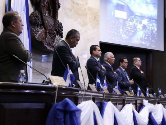 Congreso Nacional juramenta a miembros de la Comisión Interventora del RNP