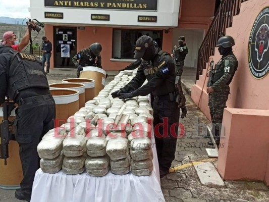 Así fue el millonario decomiso de droga dentro de barriles en El Pedregal