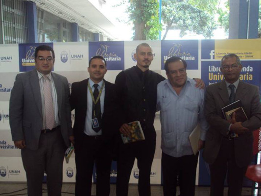 Debate de ateos y teístas en la UNAH