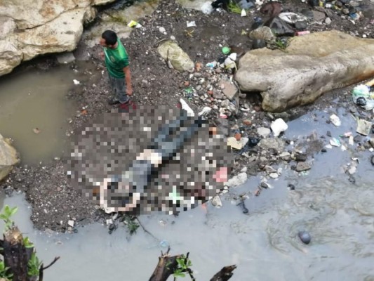 Hallan cadáver de hombre a la orilla de quebrada en Comayagüela