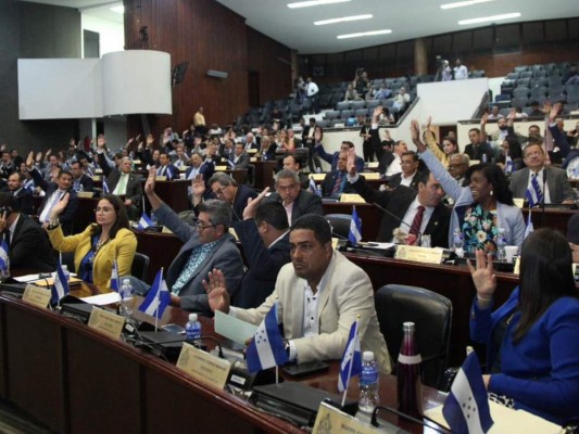 Aprueban dictamen para intervenir el Registro Nacional de las Personas