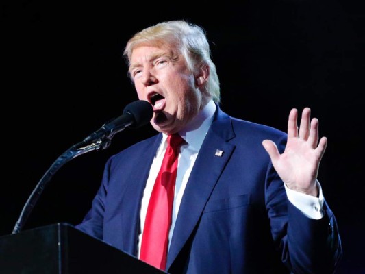 Trump insiste en que habrá fraude electoral; Clinton se mantiene en silencio
