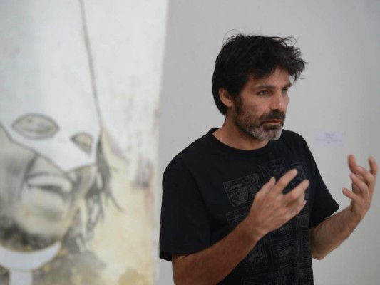 Francés Nicolás Guyot devela crueldad de la guerra en exposición en Honduras