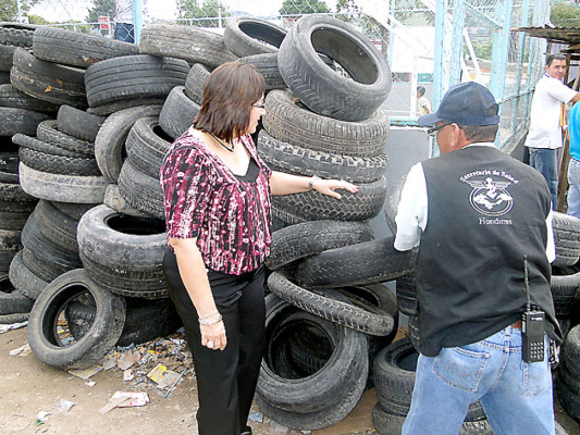 Recolectan llantas para eliminar criaderos de zancudos