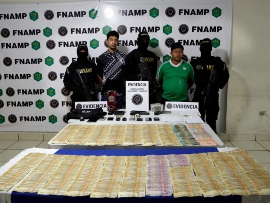 Detienen a dos supuestos administradores de la pandilla Barrio 18 con 130 mil lempiras