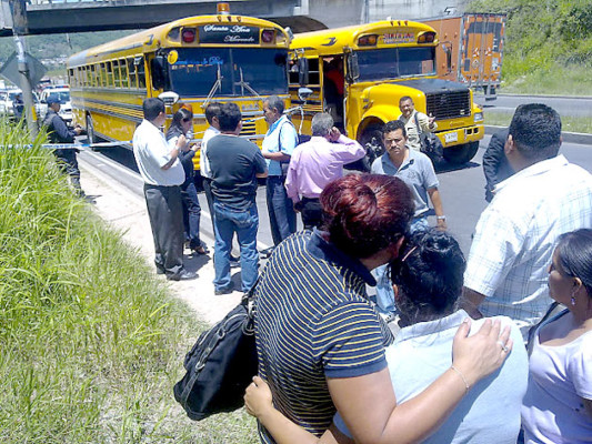 Conductor de autobús es asesinado por falso pasajero