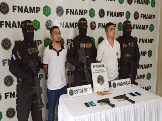 Capturan a dos presuntos sicarios y extorsionadores de la pandilla 18