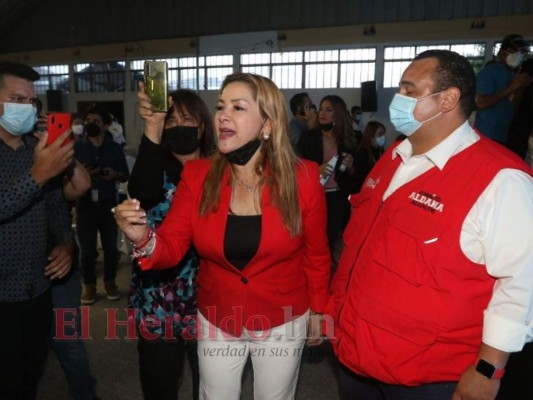 Así fue el zafarrancho durante el sorteo de posiciones en las papeletas electorales del CNE (Fotos)