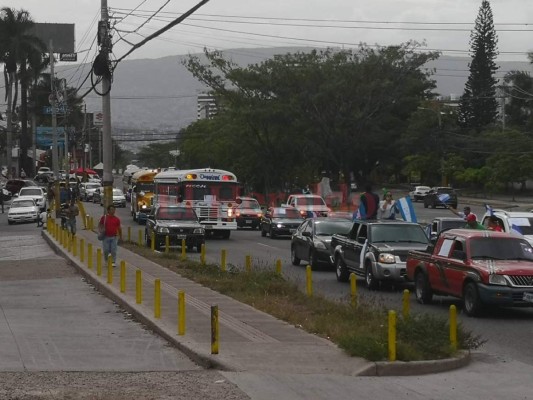Así fue la caravana del sector transporte para exigir la rebaja al precio de los combustibles