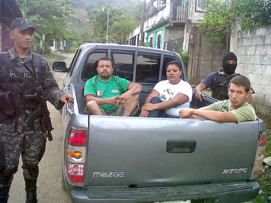 Capturan a mujer sospechosa de participar en masacre