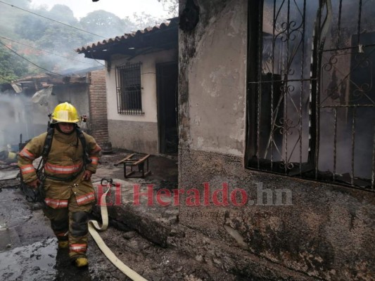 (FOTOS) Carros calcinados, casas dañadas y cenizas: así quedó escena tras accidente en salida al sur de Honduras