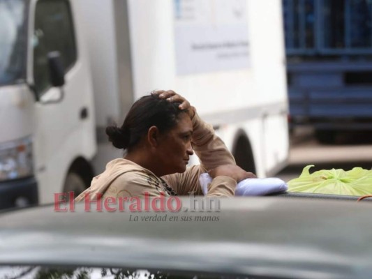 Entre dolor y resignación, familiares retiran cadáver de prestamista asesinado en Danlí