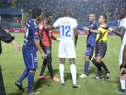 Motagua se queda con un accidentado Superclásico ante Olimpia