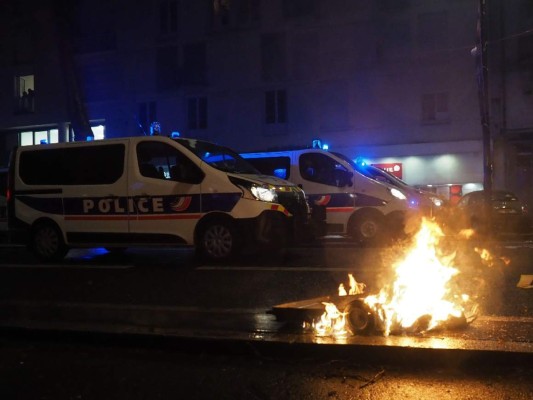 FOTOS: Caos y destrucción en París tras otro día de protestas de los chalecos amarillos