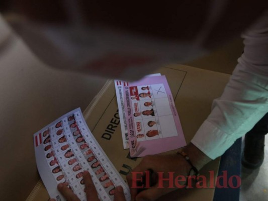 Con fuerte mensaje contra corruptos y señalados en narcotráfico Luis Zelaya acudió a las urnas (FOTOS)